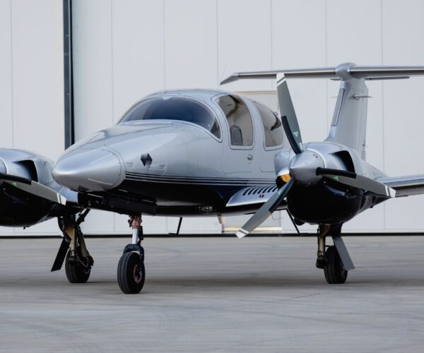 Diamond DA62 - Rental