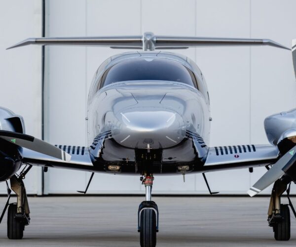 Diamond DA62 - Rental